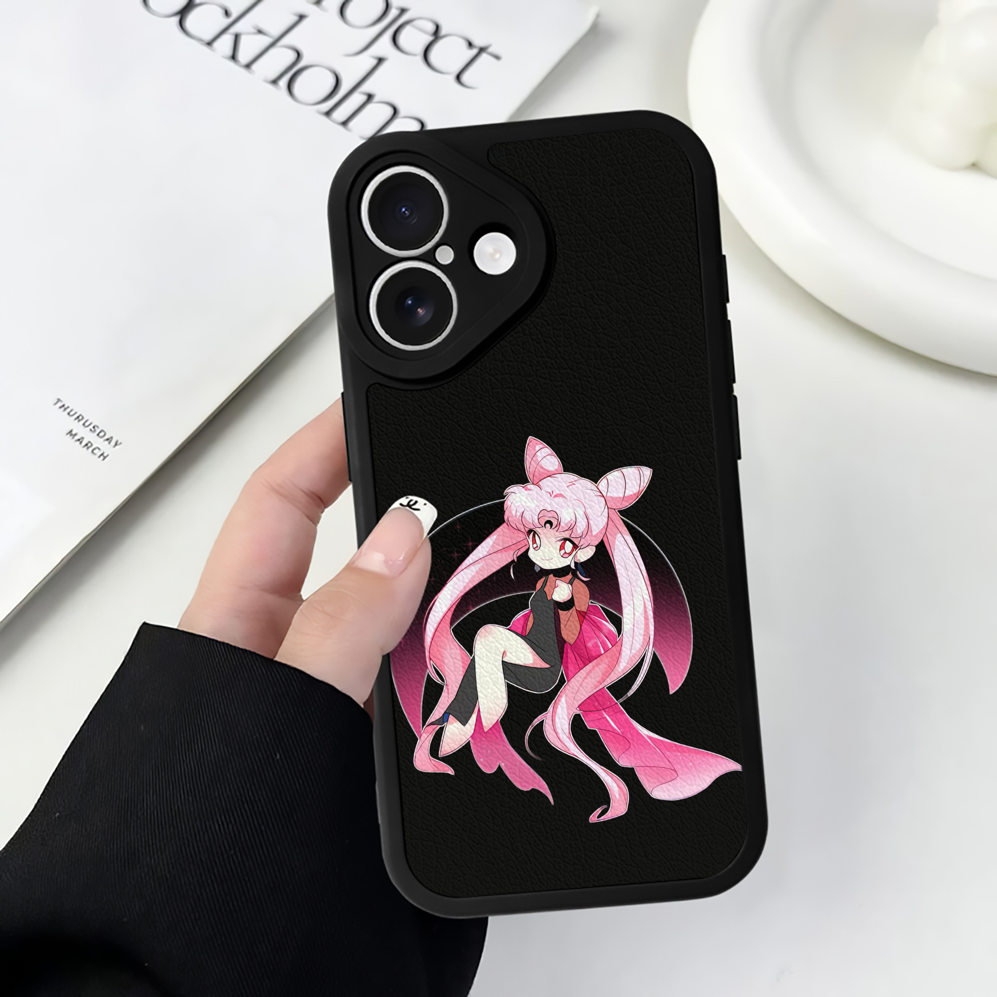 （画像用） 美少女戦士セーラームーン ちびうさ Sailor Moon Chibiusa Tsukino Usagi Small Lady Serenity 【iPhone 16シリーズ対応】シリコンスマホケース（レザー調） 材質：シリコン